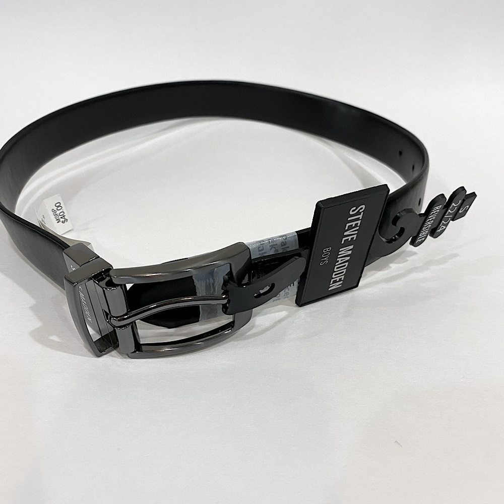 NWt Steve Madden Boy’s Reversible Belt- Size Small (22/24)
